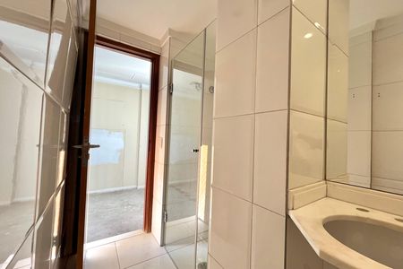 Apartamento à venda com 169m², 3 quartos e 4 vagas Apartamento à venda com 169m², 3 quartos e 4 vagasBanheiro da Suíte 3