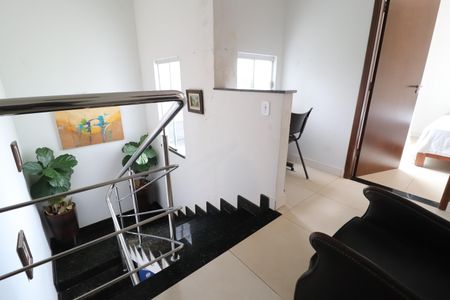 Casa para alugar com 110m², 2 quartos e 3 vagasEscada