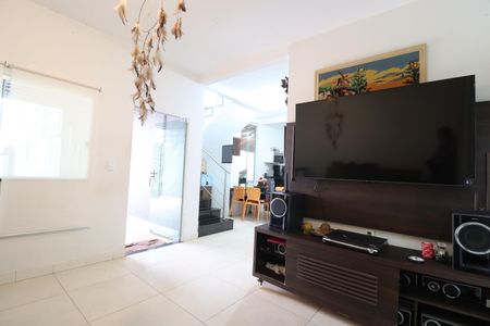 Casa para alugar com 110m², 2 quartos e 3 vagasSala