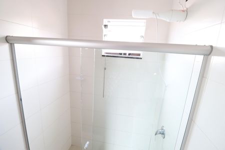 Casa para alugar com 110m², 2 quartos e 3 vagasBanheiro do Quarto 1