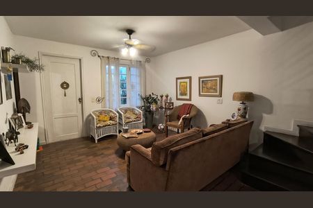 Casa de condomínio à venda com 151m², 3 quartos e 2 vagas Casa de condomínio à venda com 151m², 3 quartos e 2 vagasSala