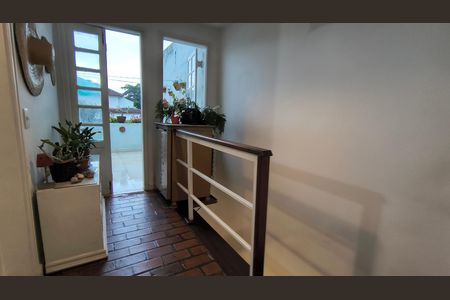 Casa de condomínio à venda com 151m², 3 quartos e 2 vagas Casa de condomínio à venda com 151m², 3 quartos e 2 vagasEscada