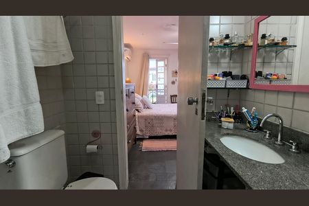 Casa de condomínio à venda com 151m², 3 quartos e 2 vagas Casa de condomínio à venda com 151m², 3 quartos e 2 vagasBanheiro do Quarto 1