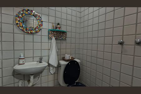 Casa de condomínio à venda com 151m², 3 quartos e 2 vagas Casa de condomínio à venda com 151m², 3 quartos e 2 vagasBanheiro de serviço