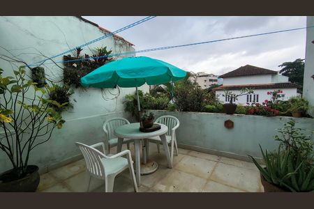 Casa de condomínio à venda com 151m², 3 quartos e 2 vagas Casa de condomínio à venda com 151m², 3 quartos e 2 vagasÁrea externa