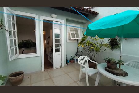 Casa de condomínio à venda com 151m², 3 quartos e 2 vagas Casa de condomínio à venda com 151m², 3 quartos e 2 vagasÁrea externa