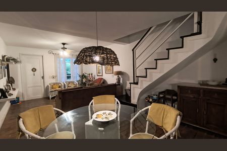 Casa de condomínio à venda com 151m², 3 quartos e 2 vagas Casa de condomínio à venda com 151m², 3 quartos e 2 vagasSala