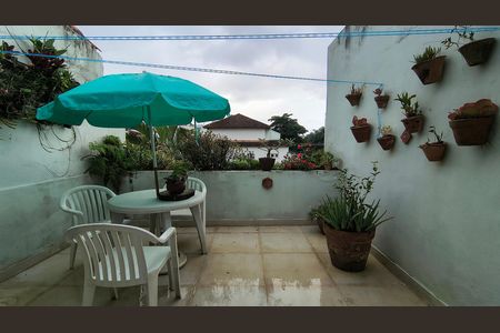Casa de condomínio à venda com 151m², 3 quartos e 2 vagas Casa de condomínio à venda com 151m², 3 quartos e 2 vagasÁrea externa