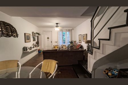 Casa de condomínio à venda com 151m², 3 quartos e 2 vagas Casa de condomínio à venda com 151m², 3 quartos e 2 vagasSala