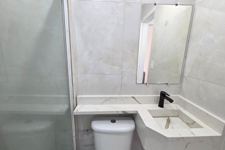 Banheiro de apartamento para alugar com 1 quarto, 51m² em Vila Tupi, Praia Grande