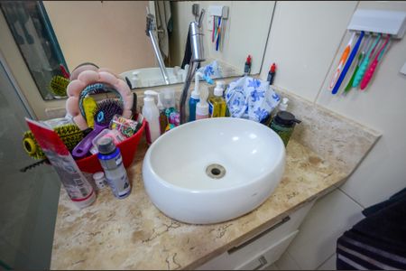 Apartamento à venda com 57m², 2 quartos e 1 vaga Apartamento à venda com 57m², 2 quartos e 1 vagaBanheiro
