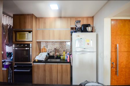 Cozinha de apartamento à venda com 2 quartos, 57m² em Vila Palmeiras, São Paulo