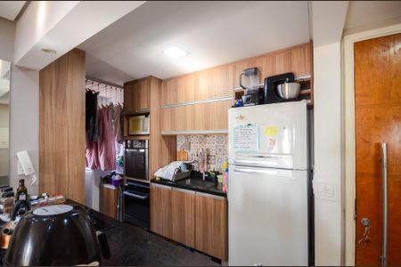 Cozinha de apartamento à venda com 2 quartos, 57m² em Vila Palmeiras, São Paulo