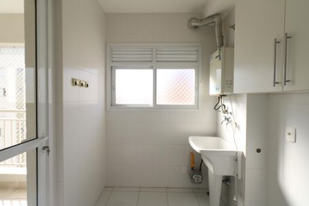 Apartamento para alugar com 68m², 2 quartos e 1 vagaÁrea de Serviço
