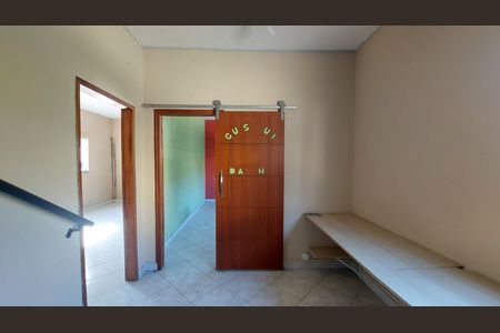 Hall do segundo andar de casa para alugar com 2 quartos, 80m² em Jardim Tupiara, Belford Roxo