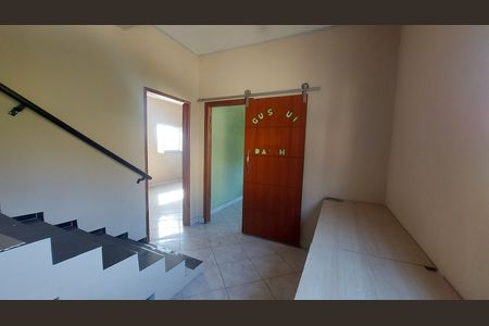 Hall do segundo andar de casa para alugar com 2 quartos, 80m² em Jardim Tupiara, Belford Roxo