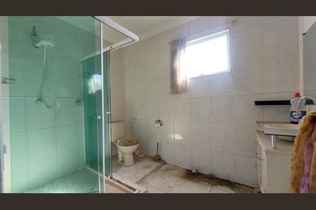 Banheiro social  de casa para alugar com 2 quartos, 80m² em Jardim Tupiara, Belford Roxo