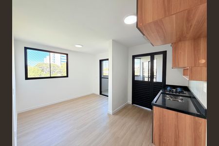 Sala/Cozinha de apartamento para alugar com 2 quartos, 55m² em Jardim São Luís, São Paulo
