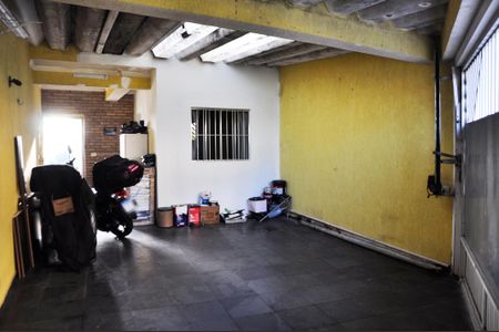 Casa à venda com 250m², 4 quartos e 3 vagas Casa à venda com 250m², 4 quartos e 3 vagasGaragem