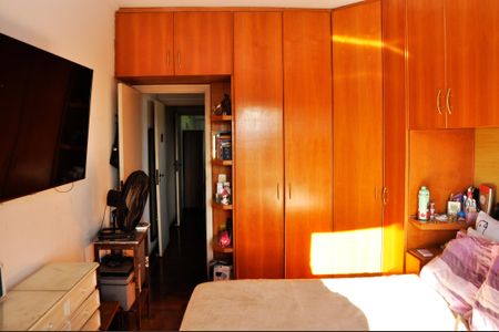 Casa à venda com 250m², 4 quartos e 3 vagas Casa à venda com 250m², 4 quartos e 3 vagasDetalhe - Quarto 01 com Suíte