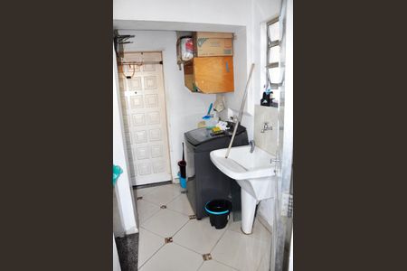 Casa à venda com 250m², 4 quartos e 3 vagas Casa à venda com 250m², 4 quartos e 3 vagasDetalhe - Área de Serviço