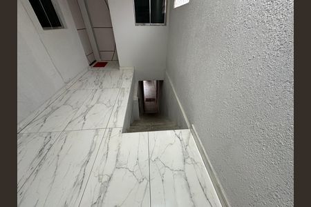 Casa para alugar com 38m², 1 quarto e sem vaga Casa para alugar com 38m², 1 quarto e sem vagaEscada