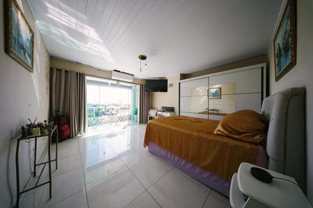 Casa à venda com 300m², 4 quartos e 1 vaga Casa à venda com 300m², 4 quartos e 1 vagaSuíte