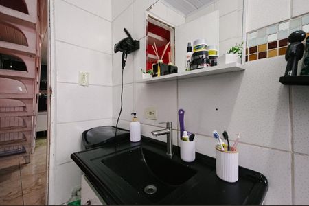 Casa à venda com 300m², 4 quartos e 1 vaga Casa à venda com 300m², 4 quartos e 1 vagaBanheiro 2
