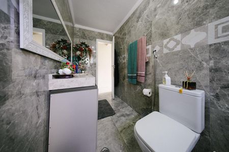 Casa à venda com 300m², 4 quartos e 1 vaga Casa à venda com 300m², 4 quartos e 1 vagaBanheiro da Suíte