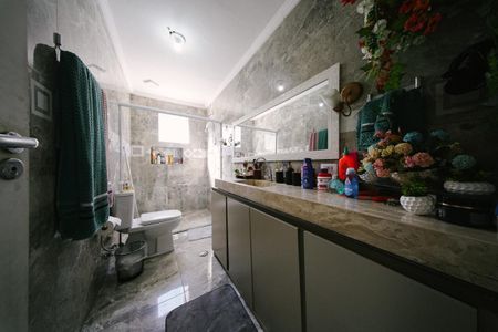 Casa à venda com 300m², 4 quartos e 1 vaga Casa à venda com 300m², 4 quartos e 1 vagaBanheiro da Suíte