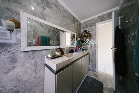 Casa à venda com 300m², 4 quartos e 1 vaga Casa à venda com 300m², 4 quartos e 1 vagaBanheiro da Suíte
