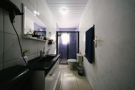 Casa à venda com 300m², 4 quartos e 1 vaga Casa à venda com 300m², 4 quartos e 1 vagaBanheiro 2