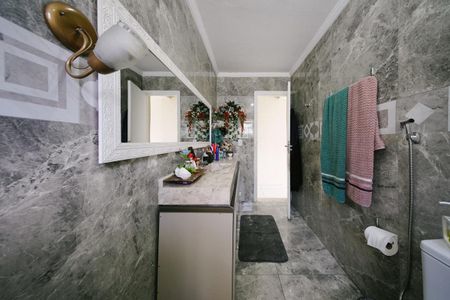 Casa à venda com 300m², 4 quartos e 1 vaga Casa à venda com 300m², 4 quartos e 1 vagaBanheiro da Suíte
