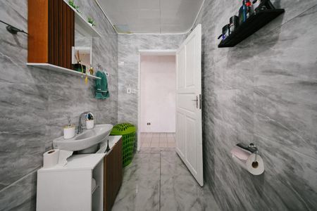 Casa à venda com 300m², 4 quartos e 1 vaga Casa à venda com 300m², 4 quartos e 1 vagaBanheiro 1