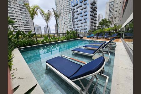 Studio à venda com 25m², 1 quarto e sem vagaÁrea comum - Piscina