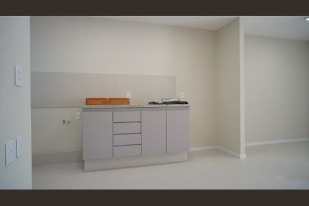 Cozinha de apartamento à venda com 1 quarto, 50m² em Passo D’areia, Porto Alegre