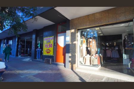Entrada de apartamento à venda com 1 quarto, 50m² em Passo D’areia, Porto Alegre