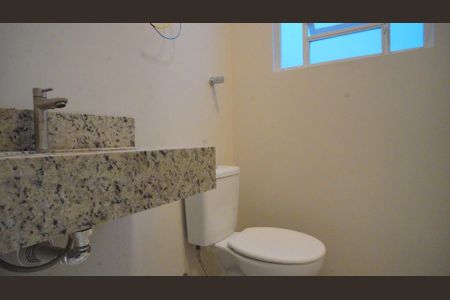 Banheiro  de apartamento à venda com 1 quarto, 50m² em Passo D’areia, Porto Alegre