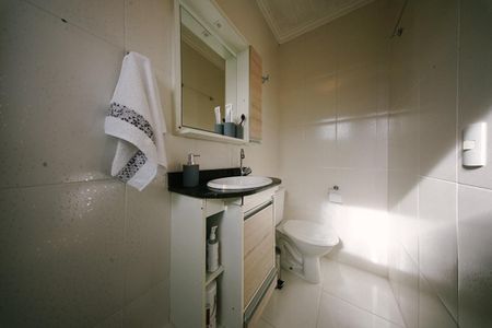 Casa de condomínio para alugar com 72m², 2 quartos e 1 vaga Casa de condomínio para alugar com 72m², 2 quartos e 1 vagaBanheiro da Suíte 1