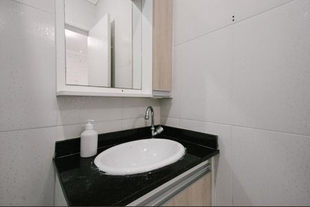 Casa de condomínio para alugar com 72m², 2 quartos e 1 vaga Casa de condomínio para alugar com 72m², 2 quartos e 1 vagaBanheiro da Suíte 2