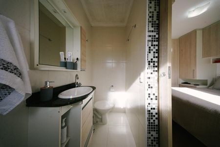 Casa de condomínio para alugar com 72m², 2 quartos e 1 vaga Casa de condomínio para alugar com 72m², 2 quartos e 1 vagaBanheiro da Suíte 1