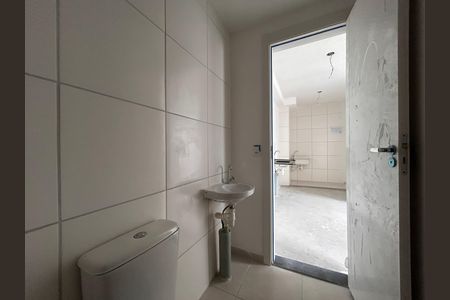 Apartamento para alugar com 33m², 2 quartos e sem vaga Apartamento para alugar com 33m², 2 quartos e sem vagaBanheiro social