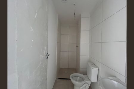 Apartamento para alugar com 33m², 2 quartos e sem vaga Apartamento para alugar com 33m², 2 quartos e sem vagaBanheiro social