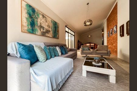 Casa à venda com 199m², 4 quartos e 4 vagas