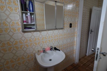 Banheiro de casa para alugar com 3 quartos, 118m² em Iapi, Osasco