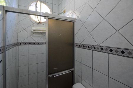 BANHEIRO de casa à venda com 4 quartos, 250m² em Jardim São Jorge, São Paulo