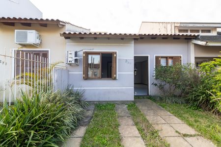 Fachada de casa à venda com 2 quartos, 80m² em Hípica, Porto Alegre