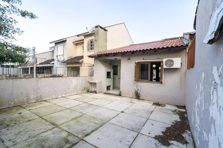 Casa à venda com 80m², 2 quartos e 1 vagaQuintal