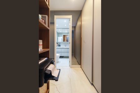 Apartamento à venda com 180m², 3 quartos e 2 vagas Apartamento à venda com 180m², 3 quartos e 2 vagasSuíte