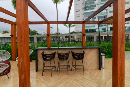 Apartamento à venda com 180m², 3 quartos e 2 vagas Apartamento à venda com 180m², 3 quartos e 2 vagasBar da Piscina